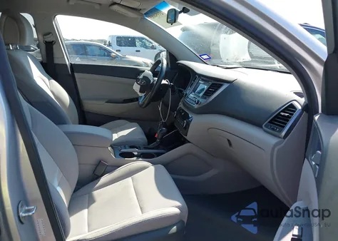 2017 Hyundai Tucson Sport z USA, uszkodzony, nr VIN KM8J3CA25HU353699